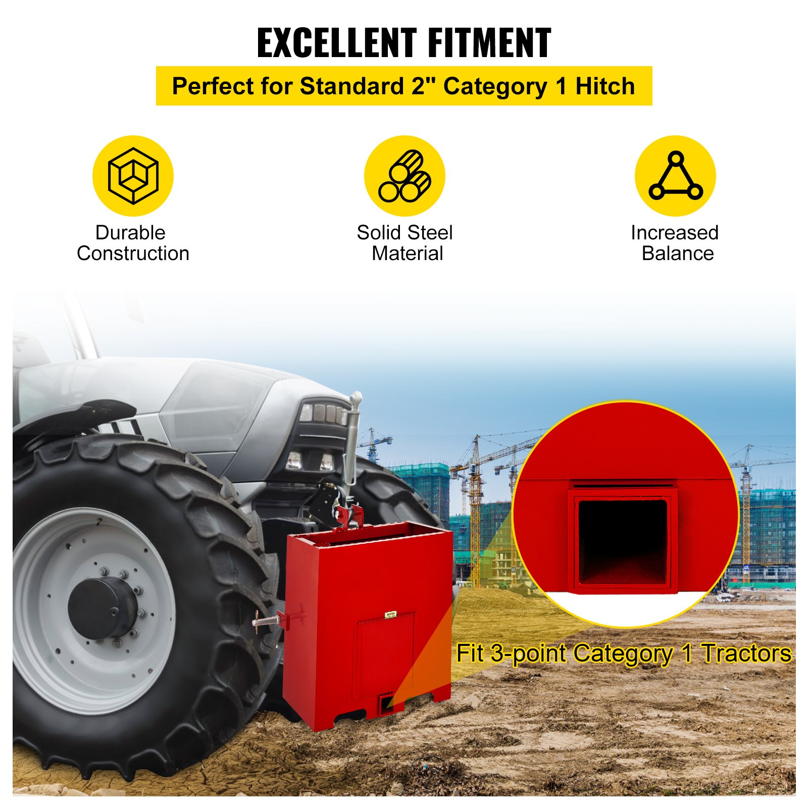Caja de lastre de 3 puntos VEVOR fijada a un tractor en una obra de construcción.