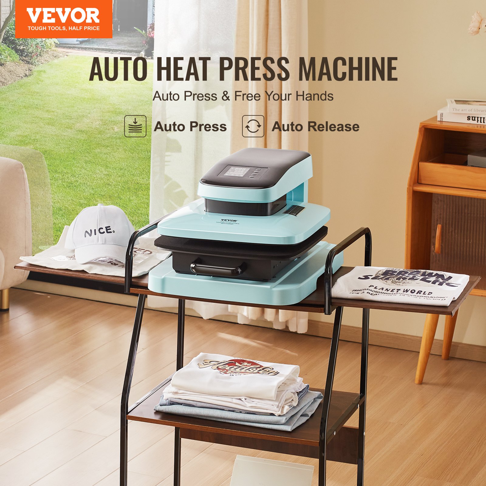 Máquina de prensado térmico automática VEVOR sobre un soporte de metal con sombreros, camisas dobladas y un fondo de habitación acogedor.