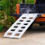 Rampas de aluminio VEVOR unidas a la parte trasera de un camión naranja, extendiéndose hasta el suelo.