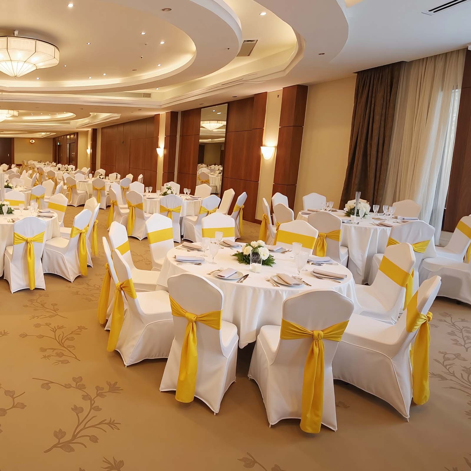 VEVOR 50 stks Stoelhoes Bruiloft Spandex Witte Stoelhoezen Stretch Stof Verwijderbare Wasbare Beschermende Kussenovertrekken voor Bruiloften Banketten Ceremonie (plat, 50 stks)