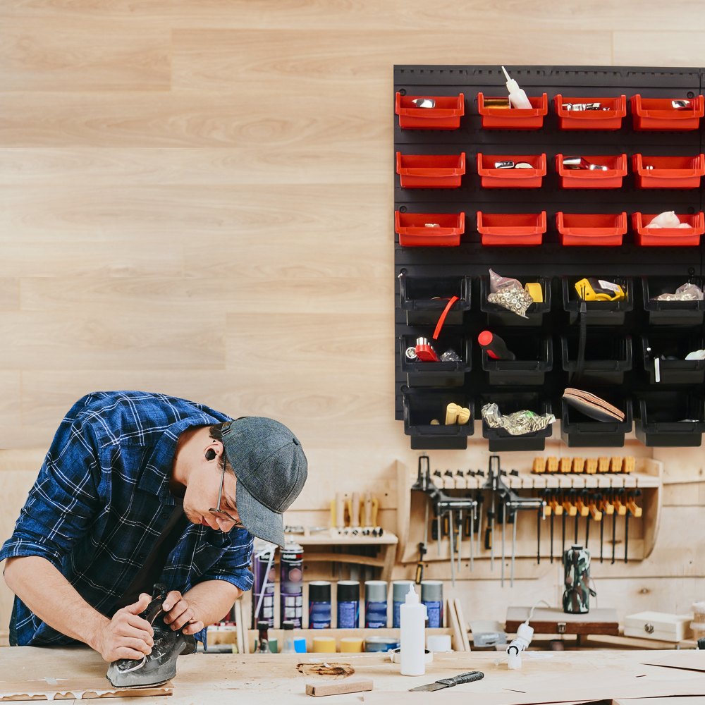 VEVOR stapelboxen, 48-container onderdelenrek organizer voor garage, kunststof gereedschapsrek met wandpanelen, gereedschapsorganizer voor moeren, bouten, schroeven, spijkers, kralen, knopen, zwart en rood