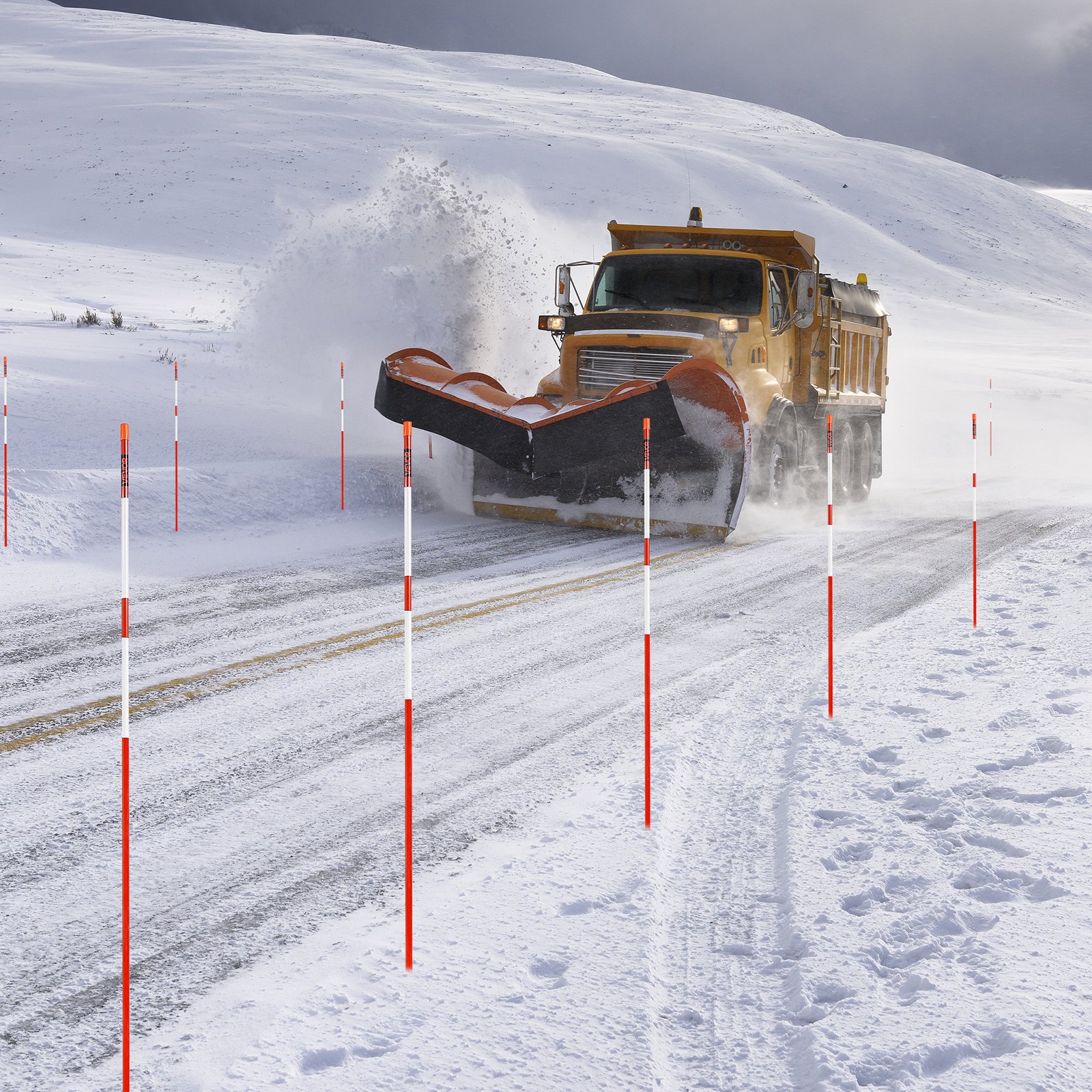 VEVOR sneeuwstokken, 50 stuks, 1524 mm lang, 7,87 mm diameter, opritstokken met 30 cm stalen bits, reflecterende opritmarkering, glasvezelstokken voor parkeerplaatsen, trottoirs, sneeuwruimen