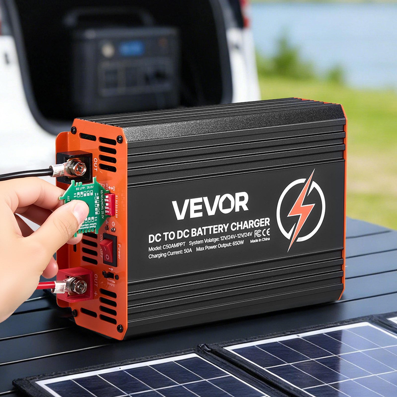 VEVOR DC-DC acculader met MPPT 650 W 50 A, laadbooster met dubbele ingang voor zonnepanelen/dynamo's, geschikt voor het opladen van LiFePO4 loodzuuraccu's, 12 V/24 V, voor noodstroomvoorziening in campers en thuis.