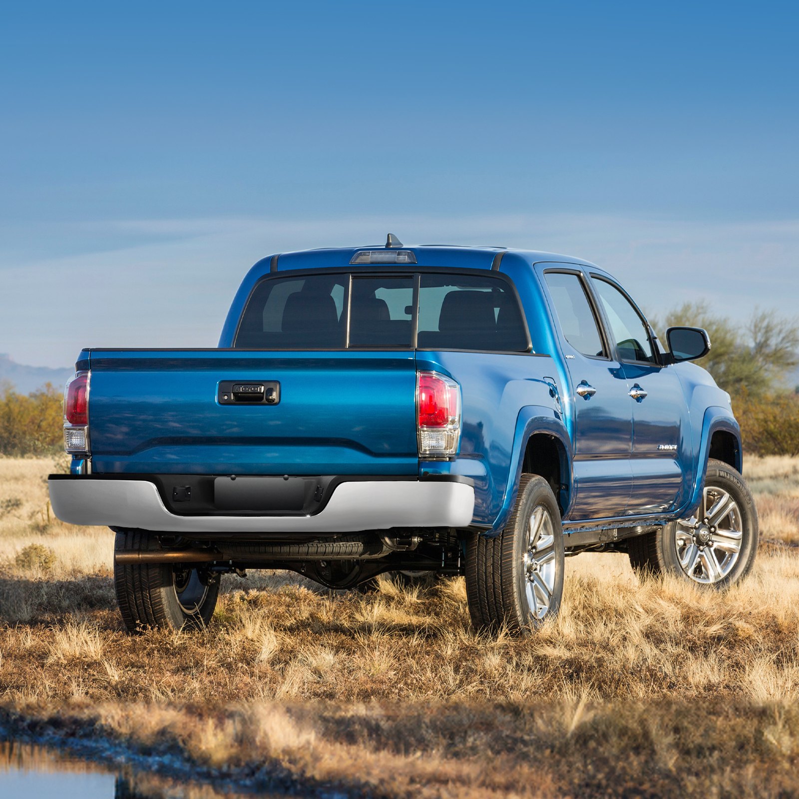 VEVOR Achterbumper, compatibel met Toyota Tundra 2007-2013, Chromen stalen achterbumper, montage vervangende achterbumper met kentekenplaatverlichting en treeplank, zonder sensorgaten, voor TO1103117