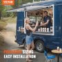 VEVOR-verkooppunt op een blauwe foodtruck die ijs serveert op een schilderachtige locatie in de buitenlucht.