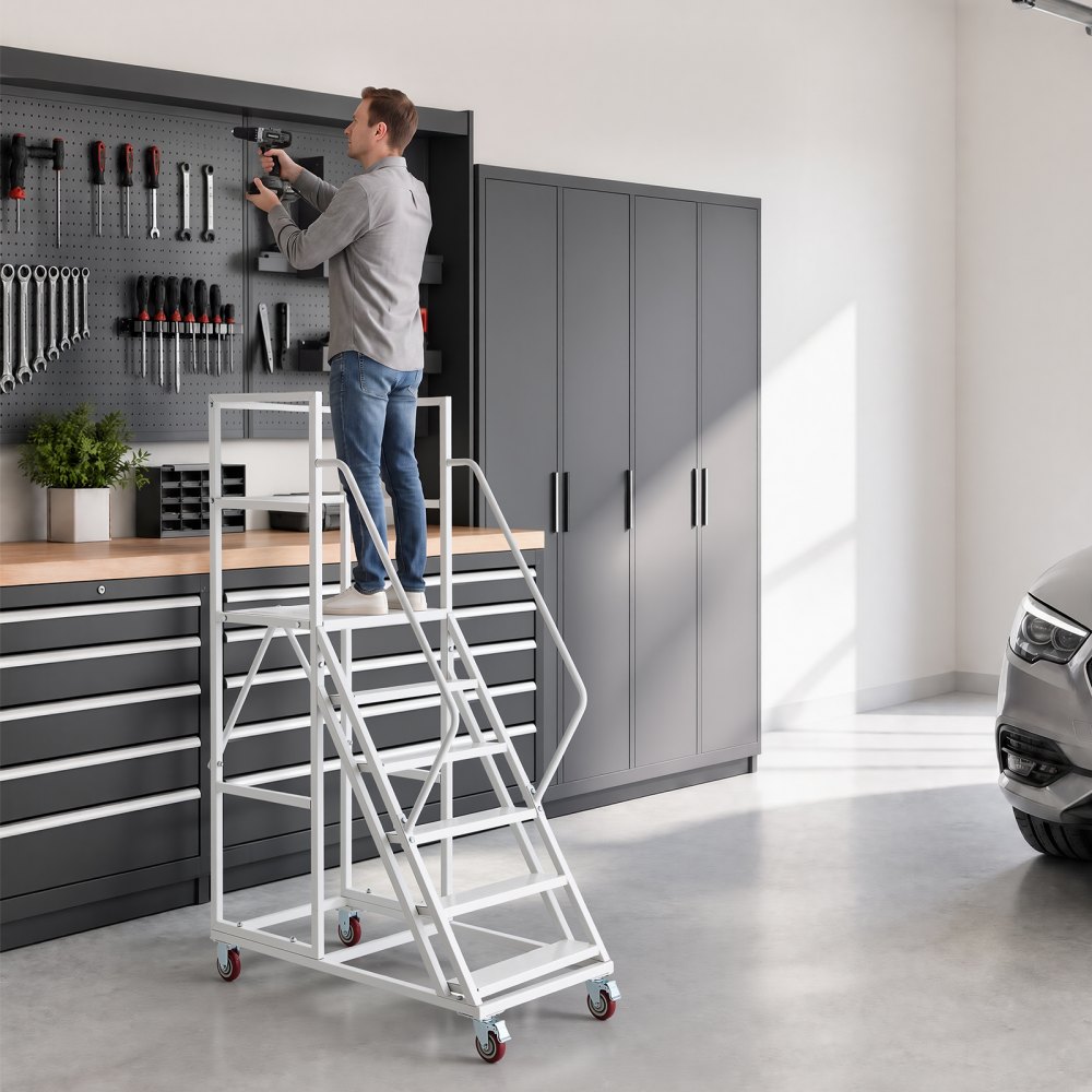 VEVOR 6-treden mobiele roltrap, magazijntrap, magazijnladder, 500 kg draagvermogen, rolbare ladder voor magazijnen, fabrieken, supermarkten en bibliotheken, stalen constructie, met leuningen, antislip pedalen en wielen met remmen.