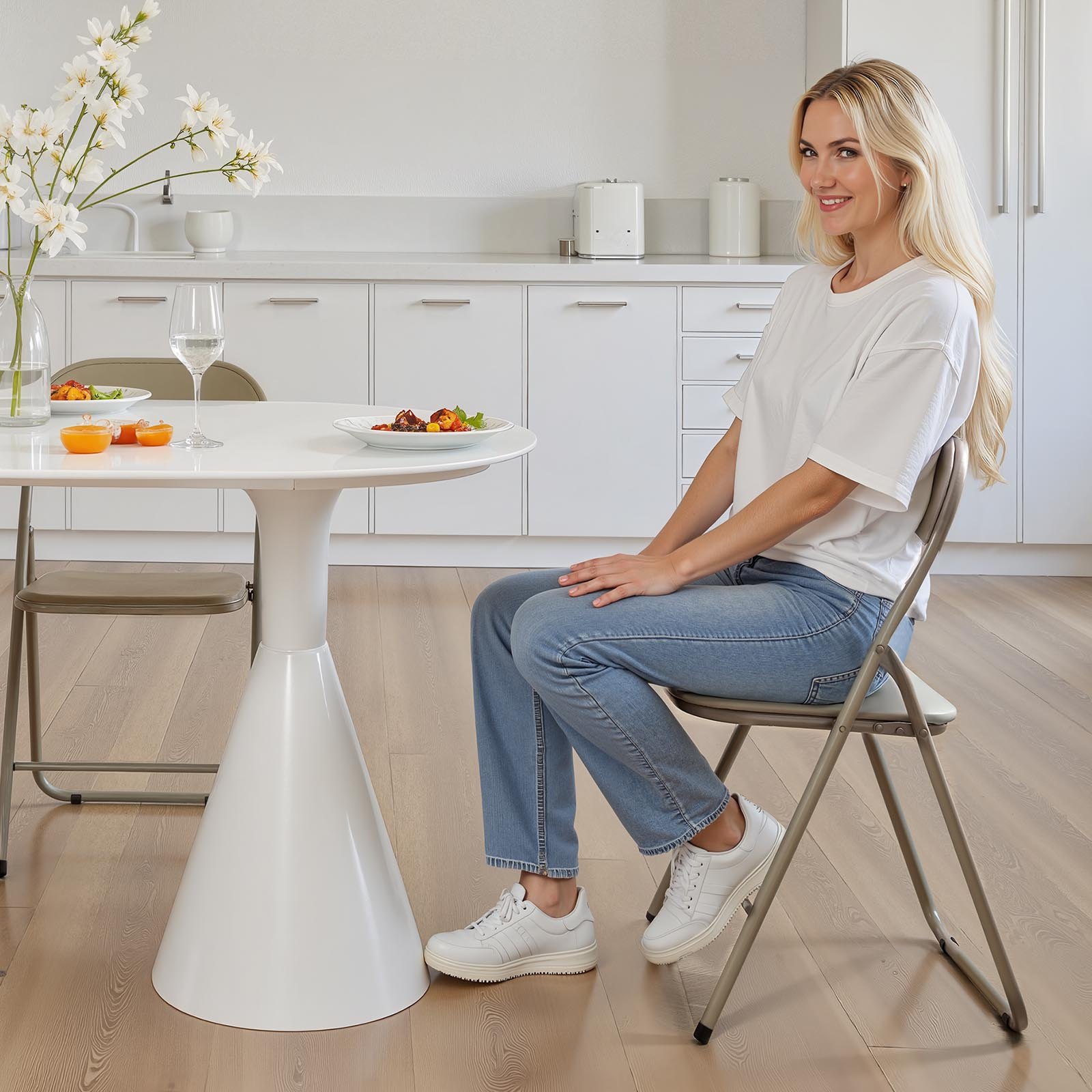 VEVOR 4-pack opvouwbare stoelen, opvouwbare leren stoel, draagbare kampeerstoel met metalen frame en gevoerd kussen, stapelbare stoelen voor binnen- en buitengebruik, opvouwbare stoel voor thuis, tuin, feestjes, kaki