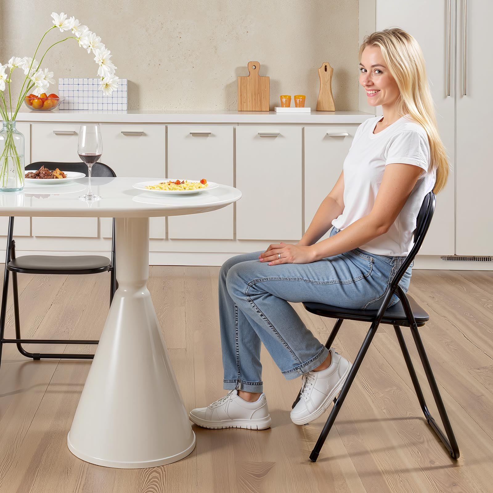 VEVOR 6-pack opvouwbare stoelen, opvouwbare leren stoel, draagbare kampeerstoel met metalen frame en gevoerd kussen, stapelbare stoelen voor binnen- en buitengebruik, opvouwbare stoel voor thuis, tuin, feestjes, zwart