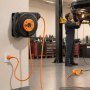 VEVOR Kabelhaspel 10 m 3000 W Automatische Kabeloproller 16 AWG/3-aderig, voor plafond-/wandmontage, 3 stopcontacten, oververhittingsbeveiliging tot 56 °C, verlicht drievoudig stopcontact, met 180° draaibare beugel