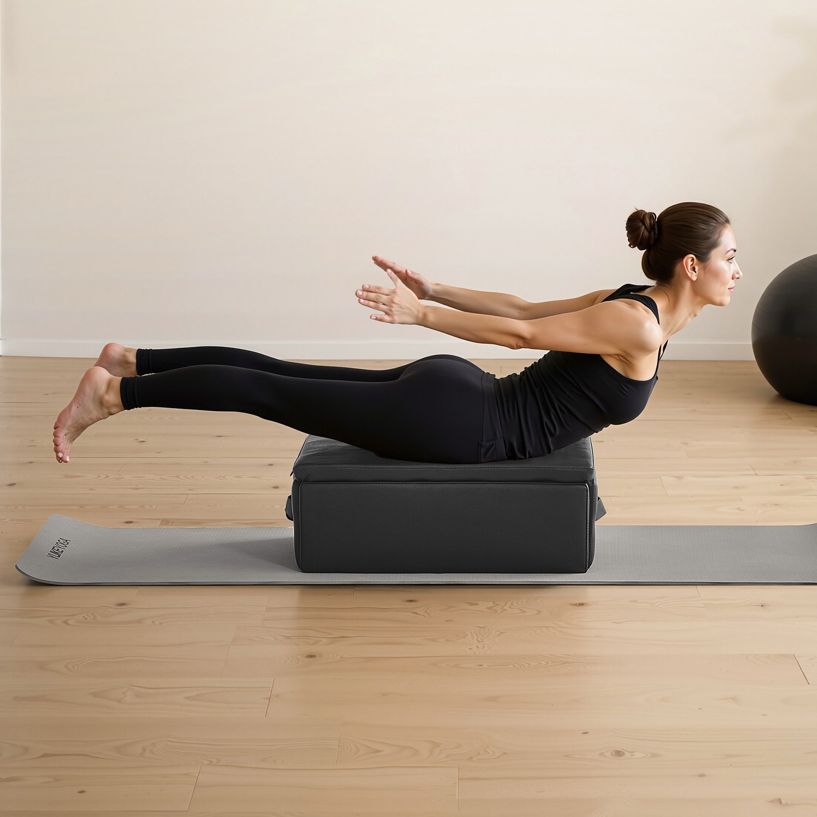 VEVOR Pilates Reformer Box (625 x 435 x 240 mm) Pilates Reformer Seat Box voor oefeningen, premium PU en houten Pilates-accessoire, verbetert kracht, evenwicht en bewegingsbereik, zwart