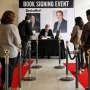 VEVOR 8-delige afzetpaalset met 6 zwarte fluwelen touwen (1,5 m), navulbare voet, geschikt voor concerten, tentoonstellingen, hotels en bioscopen.