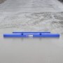 VEVOR Betonafvlakker, Handmatige betonverdeler, Vloerafvlakker, 1200 mm, Blauw, Aluminiumlegering, met Geïntegreerde Waterpas en Handvat, Nivelleergereedschap voor het egaliseren en gladmaken van oppervlakken voor wegenbouw en vloernivellering.