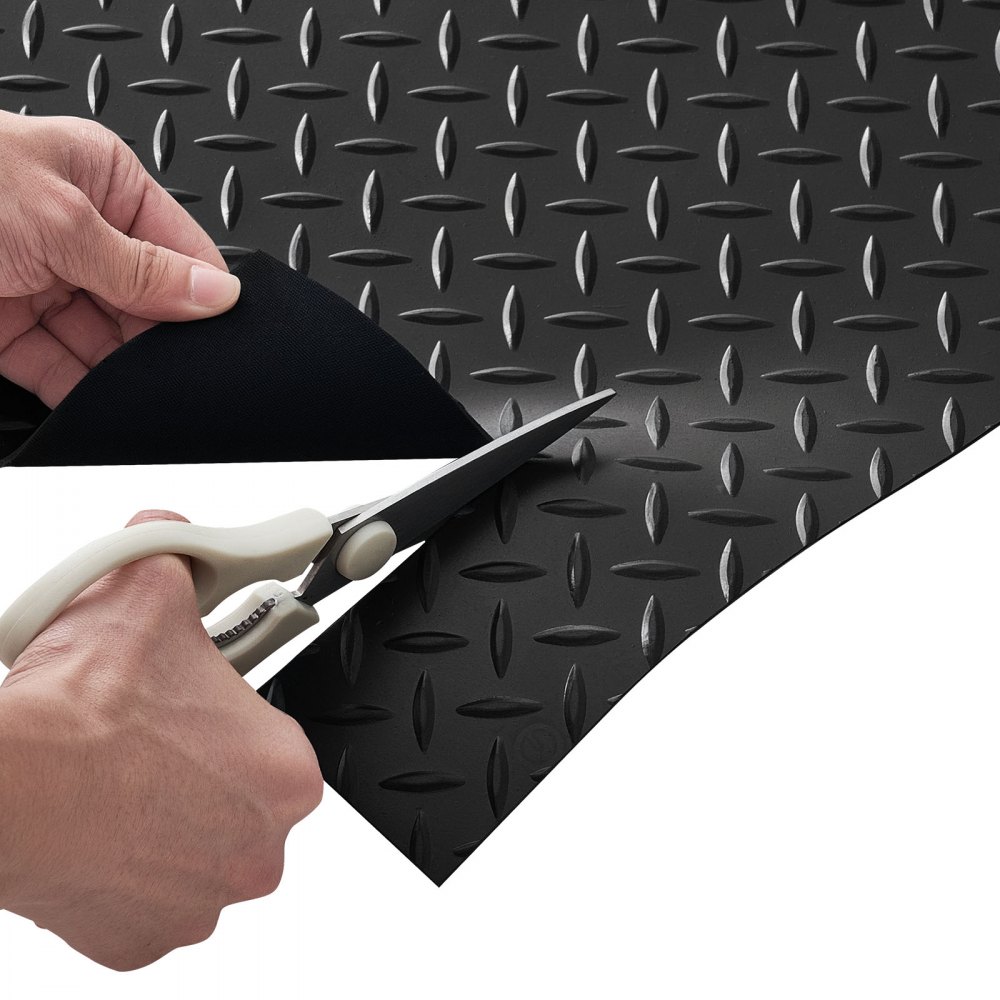 VEVOR Garage Floor Roll, 1.22 x 7.62 m Garage Flooring Mat, 3 mm Thickened Rubber Diamond Plate Floor Protector Mat, Non-Slip, Wear-resist Waterproof, Easy to Clean for Warehouse, Gyms, Trailer, Black