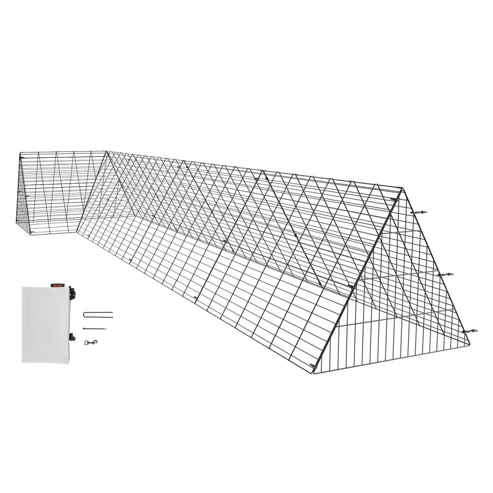 VEVOR kippentunnels met gaasconstructie en accessoires voor veilige kippenrennen in de buitenlucht.