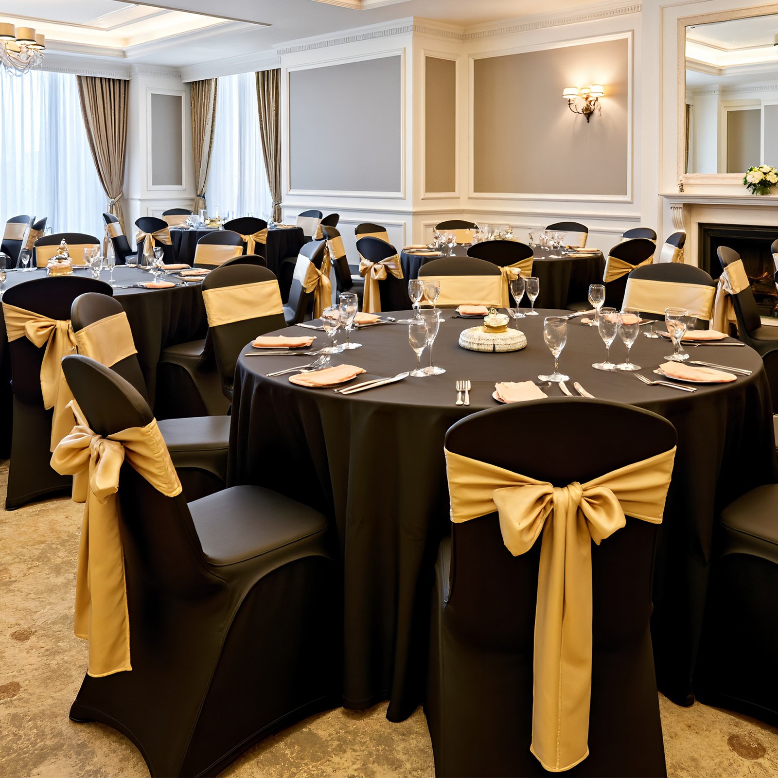 VEVOR stoelhoezen, 100 stuks, wasbare en afneembare stoelhoezen van polyester-spandex voor bruiloften, diners, banketten en restaurants, geschikt voor stoelen (51 x 45 x 95 cm), zwart