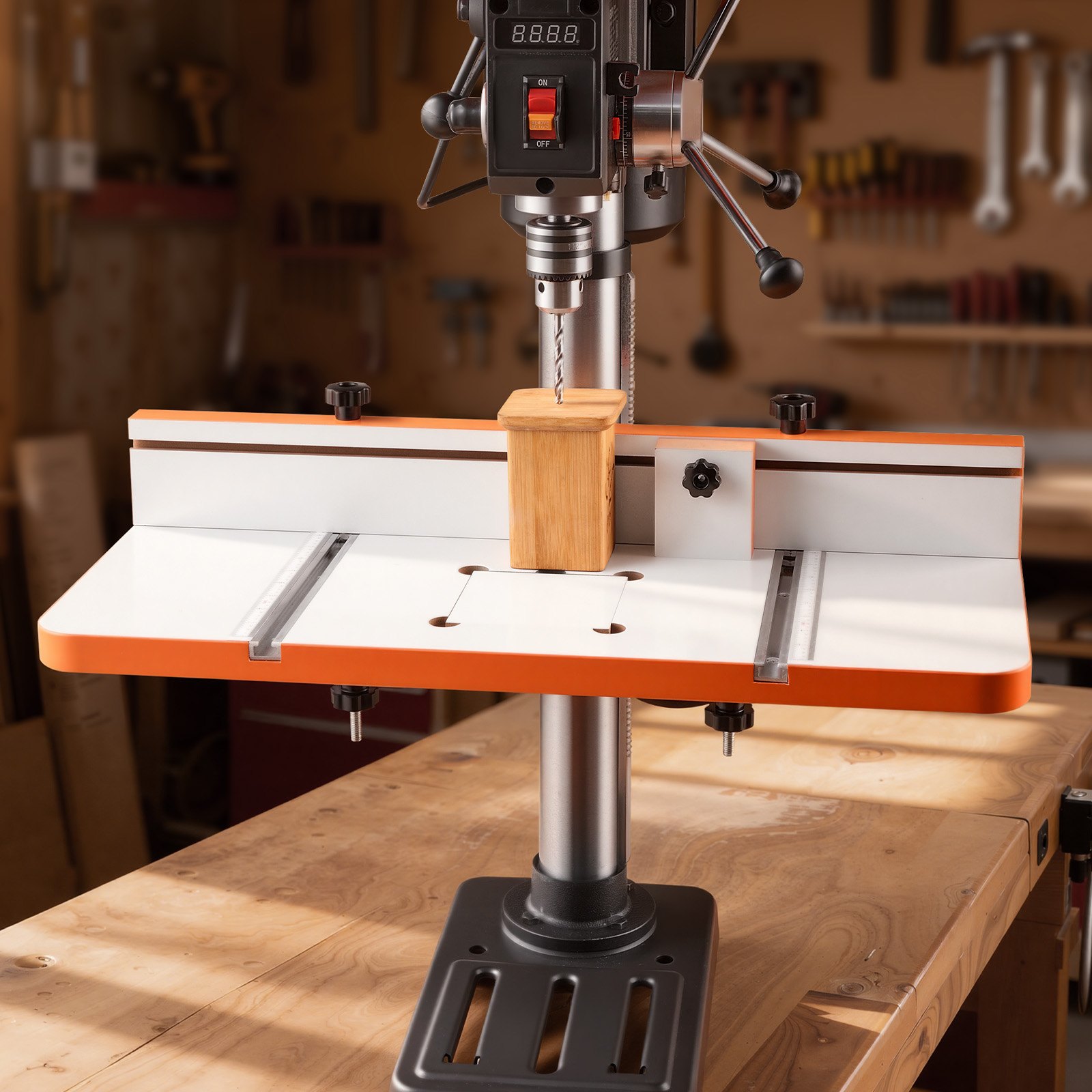 VEVOR tafel voor kolomboormachine, boortafel 605x300 mm, met verstelbare aanslag en aanslagblok, T-sleuven, MDF tafelblad, schaalverdeling, ondersteuning voor meerdere klemmen en bankschroeven.