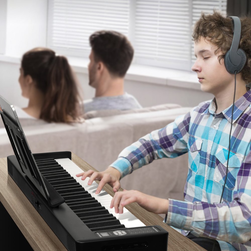 VEVOR 61-toetsen opvouwbare piano, Bluetooth en MIDI, draagbare elektronische digitale opvouwbare piano met sustainpedaal, aanslaggevoelige toetsen met achtergrondverlichting, tas, oplaadbaar voor beginners, tieners en volwassenen, zwart