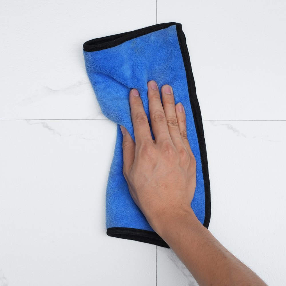 VEVOR zelfklevende vinylvloertegels, 30 x 30 cm, 50 stuks, 1,5 mm dik, zelfklevend, witte marmerstructuur, doe-het-zelfvloeren voor keuken, eetkamer, slaapkamer en badkamer