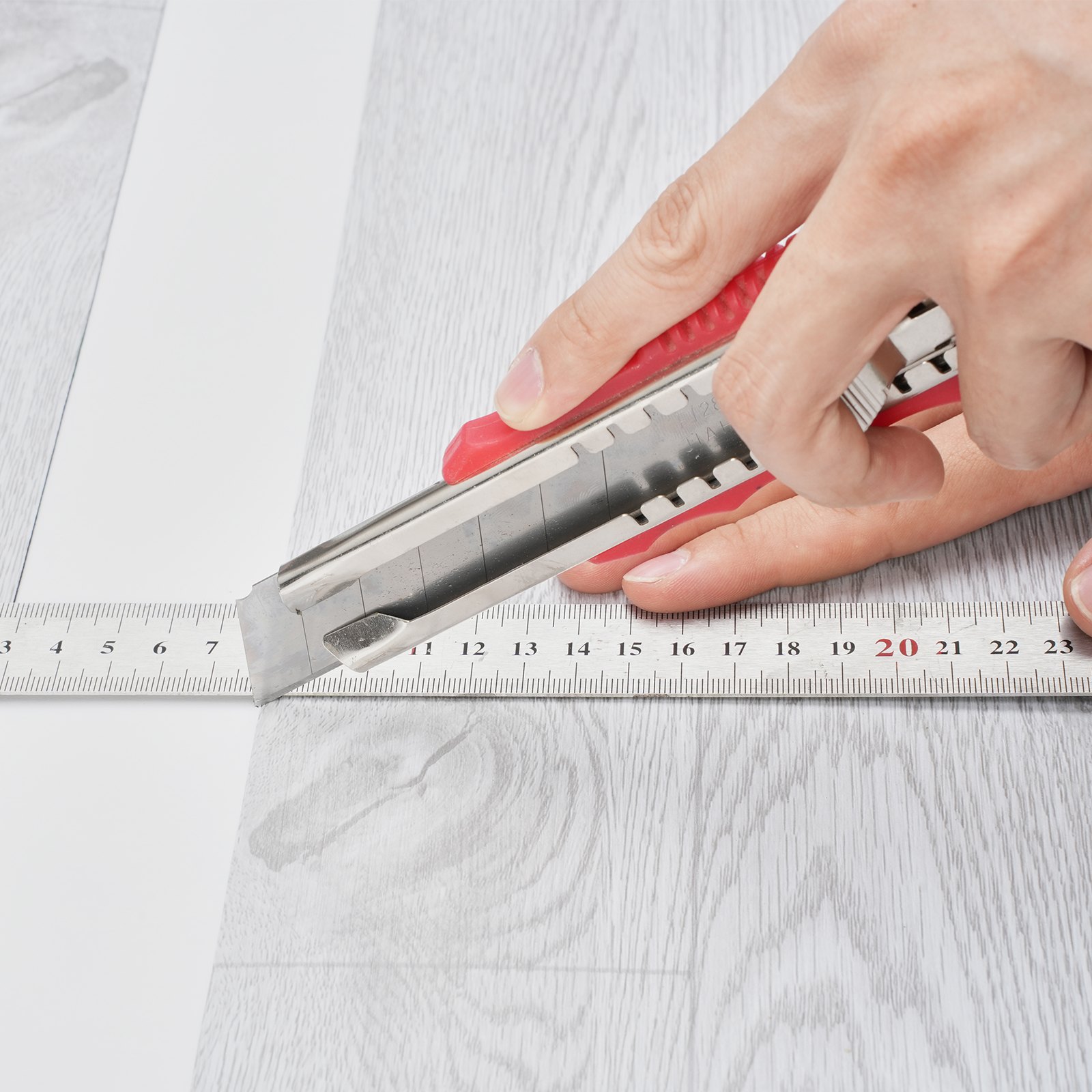 VEVOR Self Adhesive Vinyl Floor Tiles 390 x 23.6 inch, 1.5mm Thick Peel & Stick, Light Gray Wood Grain DIY Flooring for Kitchen, Dining Room, Bedrooms & Bathrooms, Easy for Home Decor