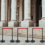 VEVOR Crowd Control Stanchion, Set of 6 Pieces Stanchion Set, Stanchion Set with 6.6 ft/2 m Red Retractable Belt, Black Crowd Control Barrier with Rubber Base – Easy Connect Assembly for Crowd Control