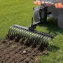 VEVOR 106,7 cm slepbar hagerive, 3-punkts plenrive med blad og løftespak, passer til kategori 1 ATV-er, UTV-er og plentraktorer, kraftig vertikalskjærer for rusk, etterlater og stråtak