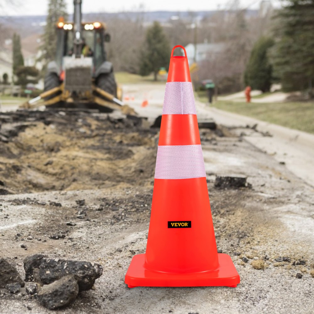 VEVOR sikkerhetskjegler, 6 x 28 tommer trafikkjegler, oransje PVC-konstruksjonskjegler, 2 reflekterende krager. Trafikkkjegler med vektet base og håndholdt ring. Brukes for trafikkontroll, innkjørsel og veiparkering.