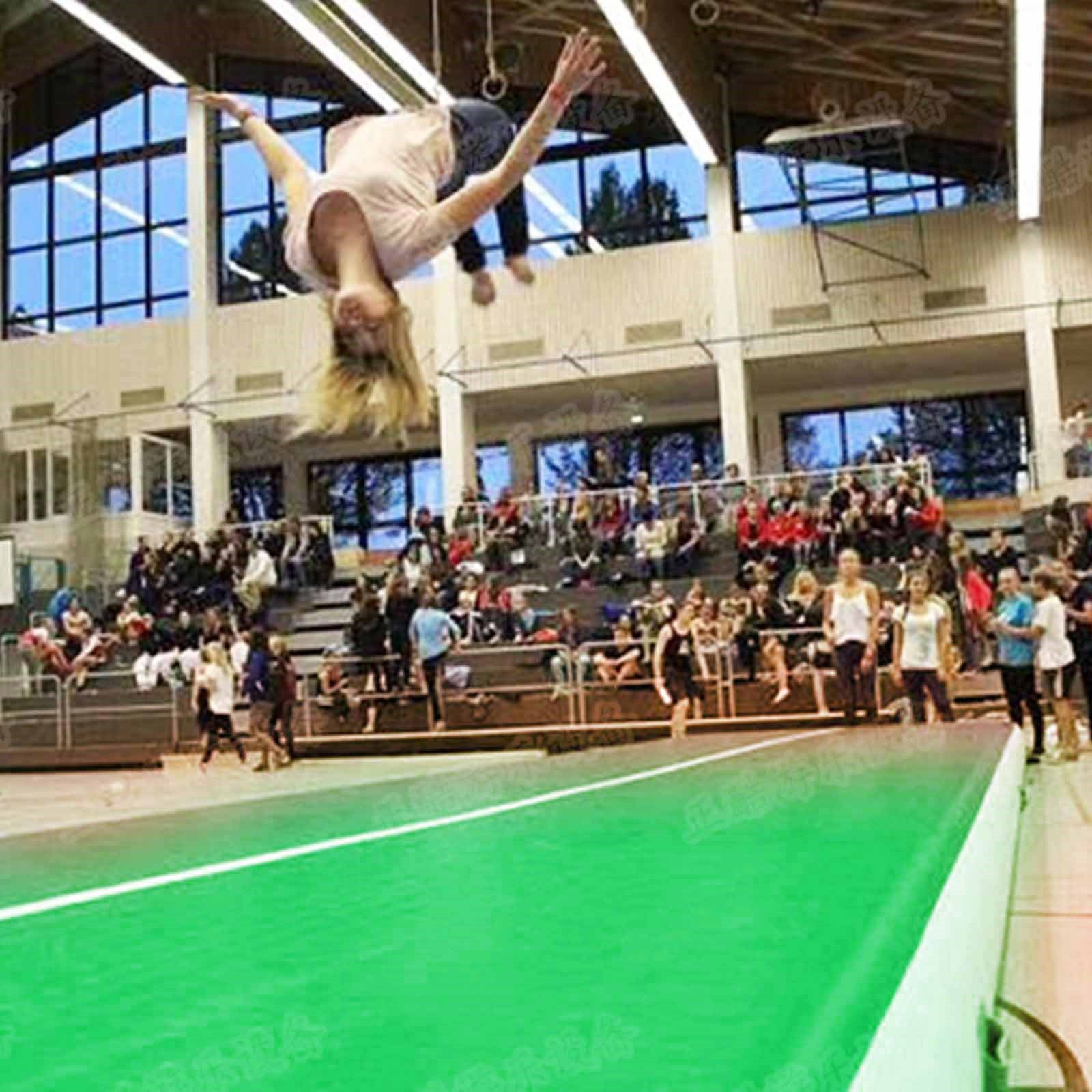 10 stóp Air Track Floor Tumbing Nadmuchiwana mata gimnastyczna Maty gimnastyczne 4-calowy gruby AirTrack