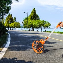 Koło pomiarowe VEVOR Precyzyjne koło pomiarowe 0-9999,9 m ±0,5% rolka pomiarowa toczący się tacho z drążkiem teleskopowym Koło pomiarowe 101-52 cm φ317,5 mm przyrząd do pomiaru odległości wykonany z ABS + tlenku glinu w zestawie torba transportowa