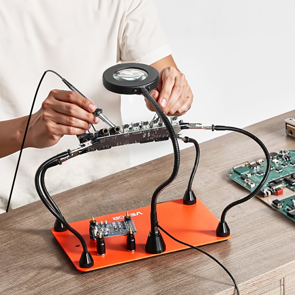 VEVOR Soldering Aid Third Hand, magnetyczna stacja lutownicza, narzędzie lutownicze z 4 giętkimi ramionami, z lampą powiększającą LED, 4 uchwyty na kolumny PCB i podstawa, do napraw, rękodzieła, hobby, majsterkowania