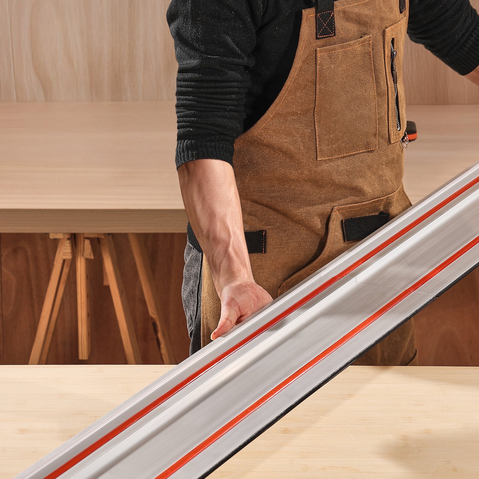 Szyna prowadząca do piły zagłębiarskiej VEVOR, 700 x 180 mm, zestaw 2 szyn prowadzących z wytłaczanego aluminium i 1 łącznika, kompatybilna z piłami zagłębiarskimi marek Makita, Festool i WEN, do obróbki drewna