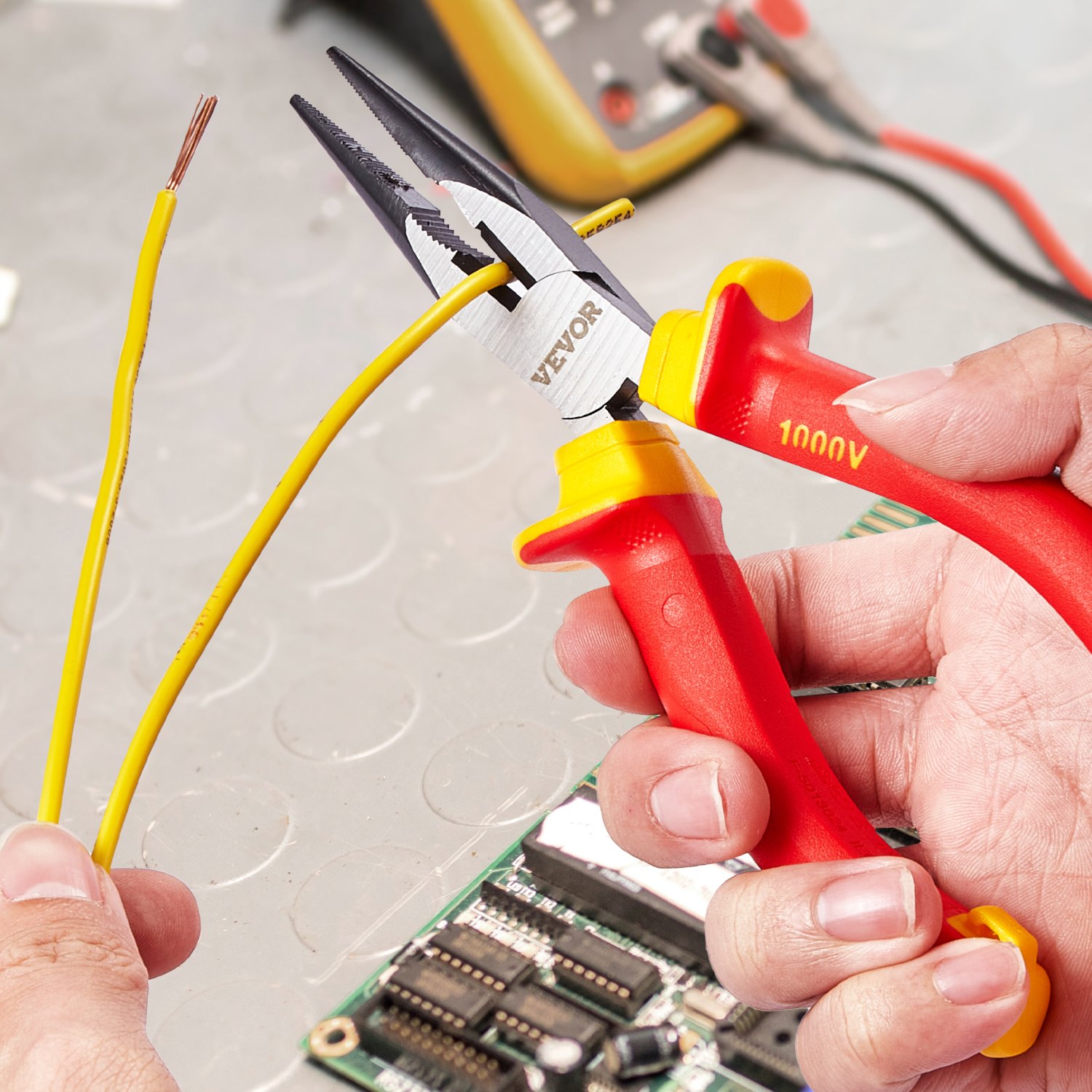 Zestaw 12 izolowanych wkrętaków VEVOR, profesjonalny zestaw wkrętaków elektrycznych, izolowany zestaw narzędzi dla elektryków, z magnetycznymi końcówkami krzyżakowymi oraz izolowanymi szczypcami i szczypcami bocznymi
