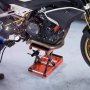 Podnośnik do motocykli VEVOR, udźwig 680 kg, platforma podnosząca do motocykli z szeroką powierzchnią podparcia, śruby zabezpieczające, regulowana wysokość w zakresie 105–350 mm, stalowy podnośnik nożycowy do motocykli ulicznych i cruiserów, czarno-pomarańczowy