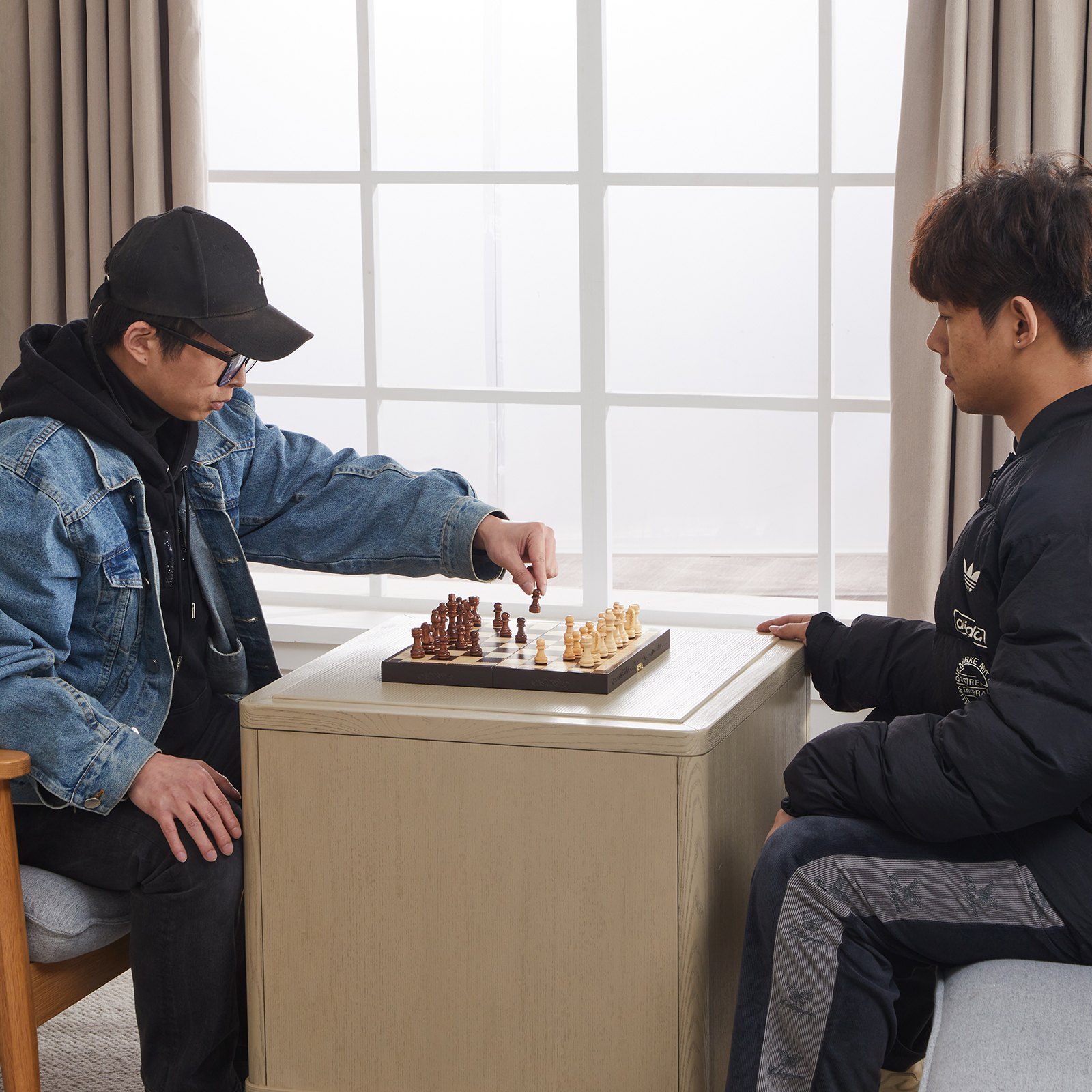 Zestaw szachów magnetycznych VEVOR z drewna, 29 x 29 cm, składana plansza do gry w szachy z figurami szachowymi, składany zestaw szachowy, zestaw na imprezy rodzinne, szachy podróżne, dla dzieci