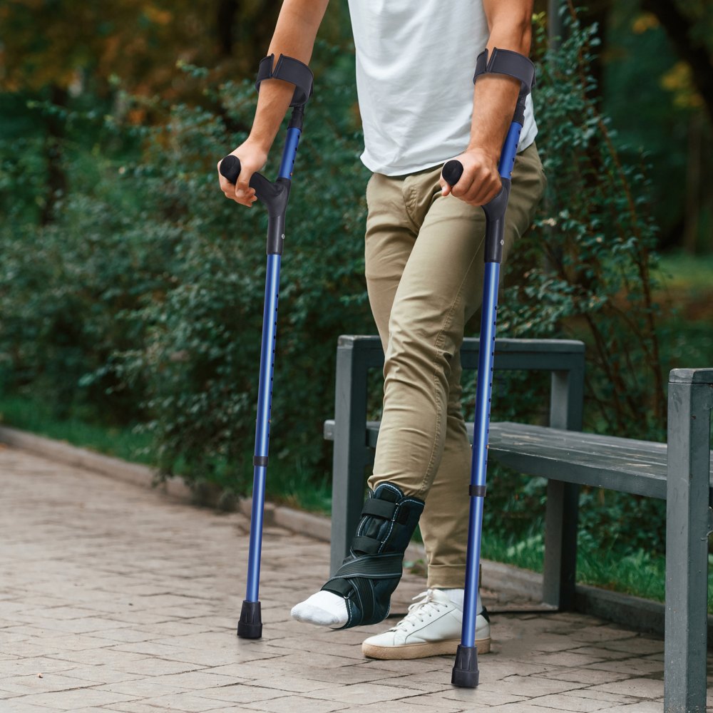Kule ortopedyczne VEVOR dla dorosłych, 11-poziomowe kule z regulacją wysokości i 4-poziomowym górnym mankietem, lekkie aluminiowe kule ortopedyczne dla osób niepełnosprawnych po urazach nóg i operacjach, 1 para (350 funtów)