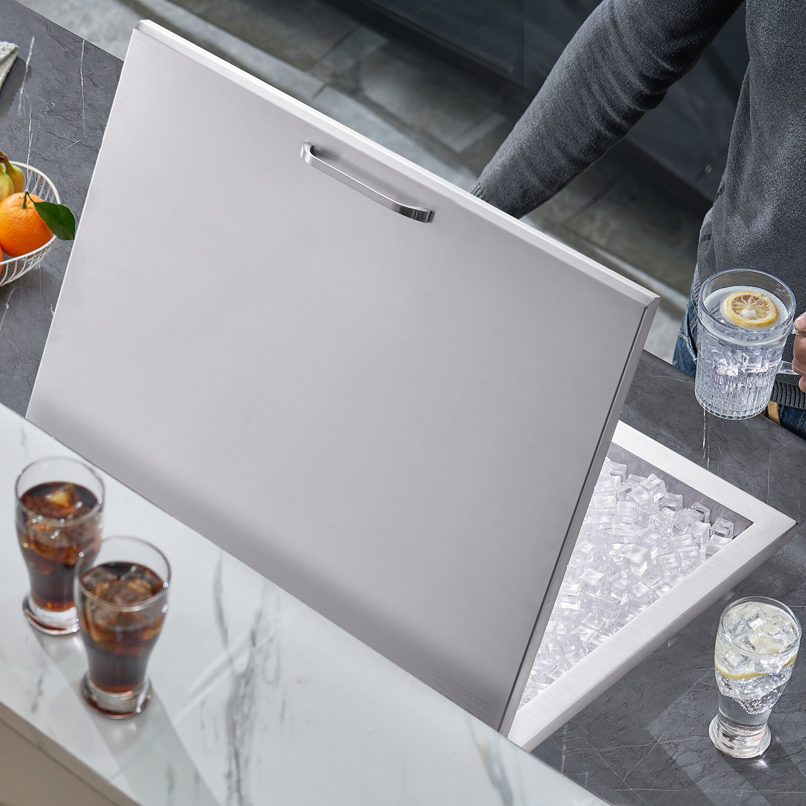 VEVOR Wpuszczana lodówka turystyczna ze stali nierdzewnej o pojemności 107,8 l, 710 x 508 x 437 mm, komercyjny pojemnik na lód z pokrywą na zawiasach, wbudowaną skrzynią do przechowywania lodu, rurą spustową i korkiem spustowym w zestawie