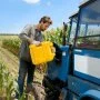 Kanister na paliwo VEVOR, 19 l, zbiornik na paliwo z dziobkiem i przezroczystą skalą, maks. przepływ 15 l/min, pojemnik na płyn do większości samochodów, motocykli, SUV-ów, quadów i pojazdów UTV, żółty, 1 szt.