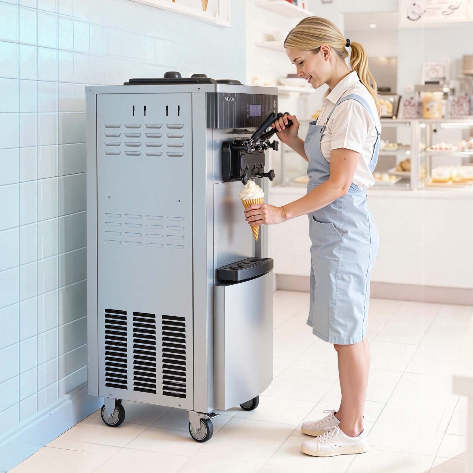 VEVOR Komercyjna maszyna do lodów miękkich o mocy 2200 W, wolnostojąca maszyna do lodów o wydajności 20–28 l/h, z 3 smakami i 2 pojemnikami (6 l), z funkcją wstępnego chłodzenia i samoczyszczenia, przeznaczona do sklepów z przekąskami i deserami