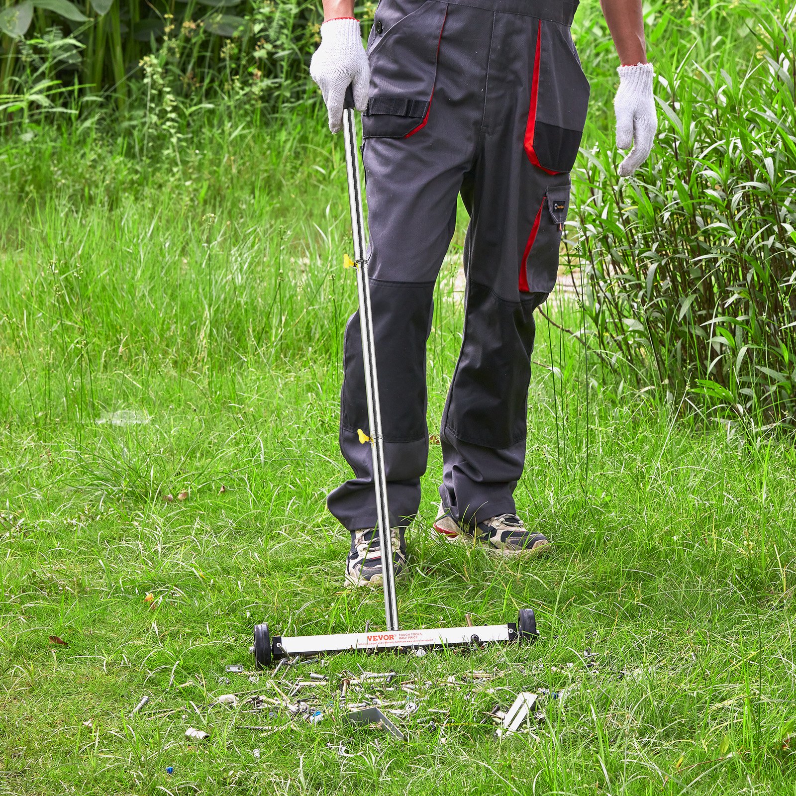 VEVOR Magnetic Sweeper with Wheels, 43 cm, 4.5 kg Load Capacity, Lightweight Magnetic Pickup Sweeper with Adjustable Handle, Pick Up Nails and Screws, Easy Cleanup for Garages, Roofing Projects