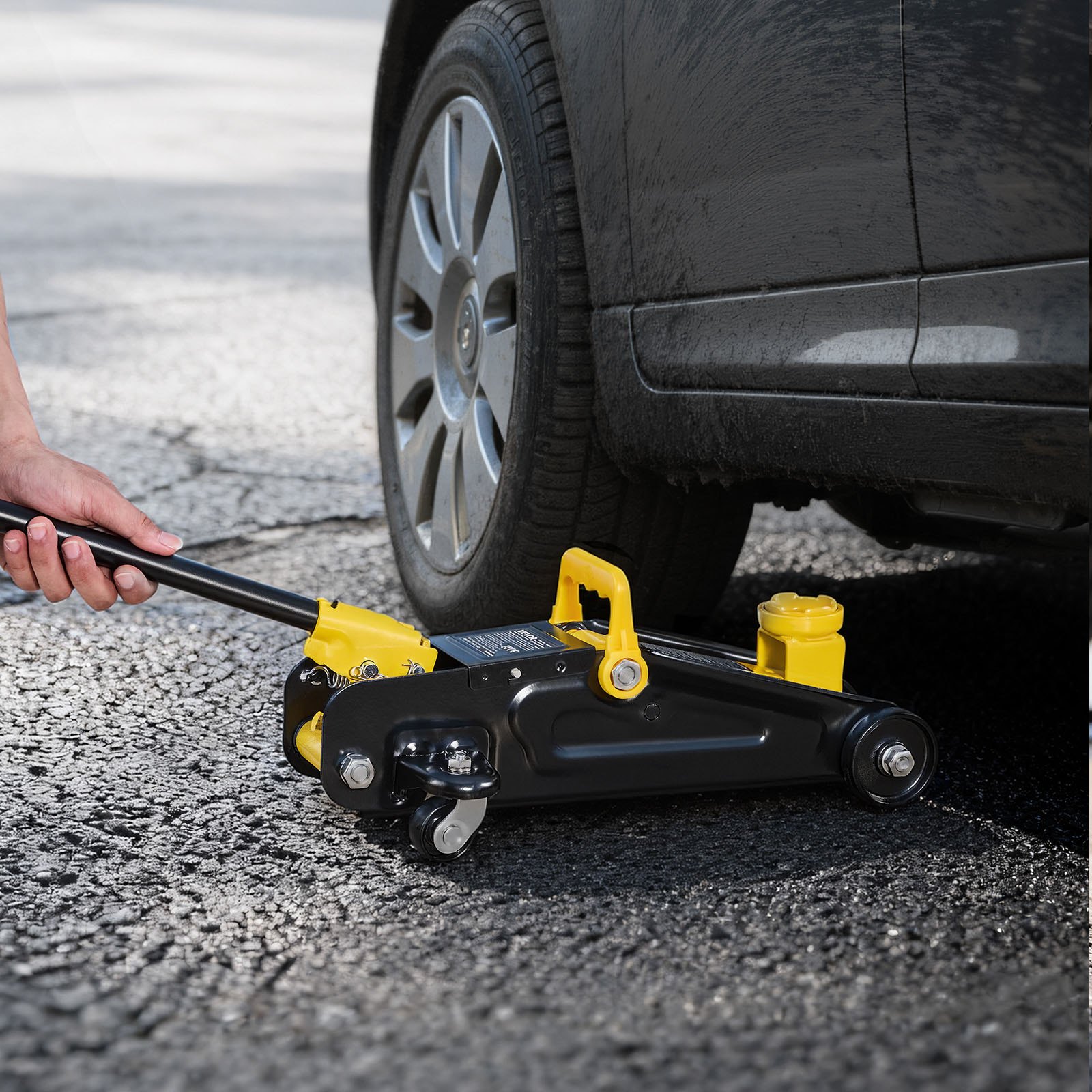 Podnośnik hydrauliczny VEVOR Low-Profile Trolley Jack i koła 360°, udźwig 1,5 t, pompa jednotłokowa Quick-Lift, wysokość podnoszenia 13-31 cm, podnośnik hydrauliczny do samochodów sportowych i sedanów, kolor żółty i czarny