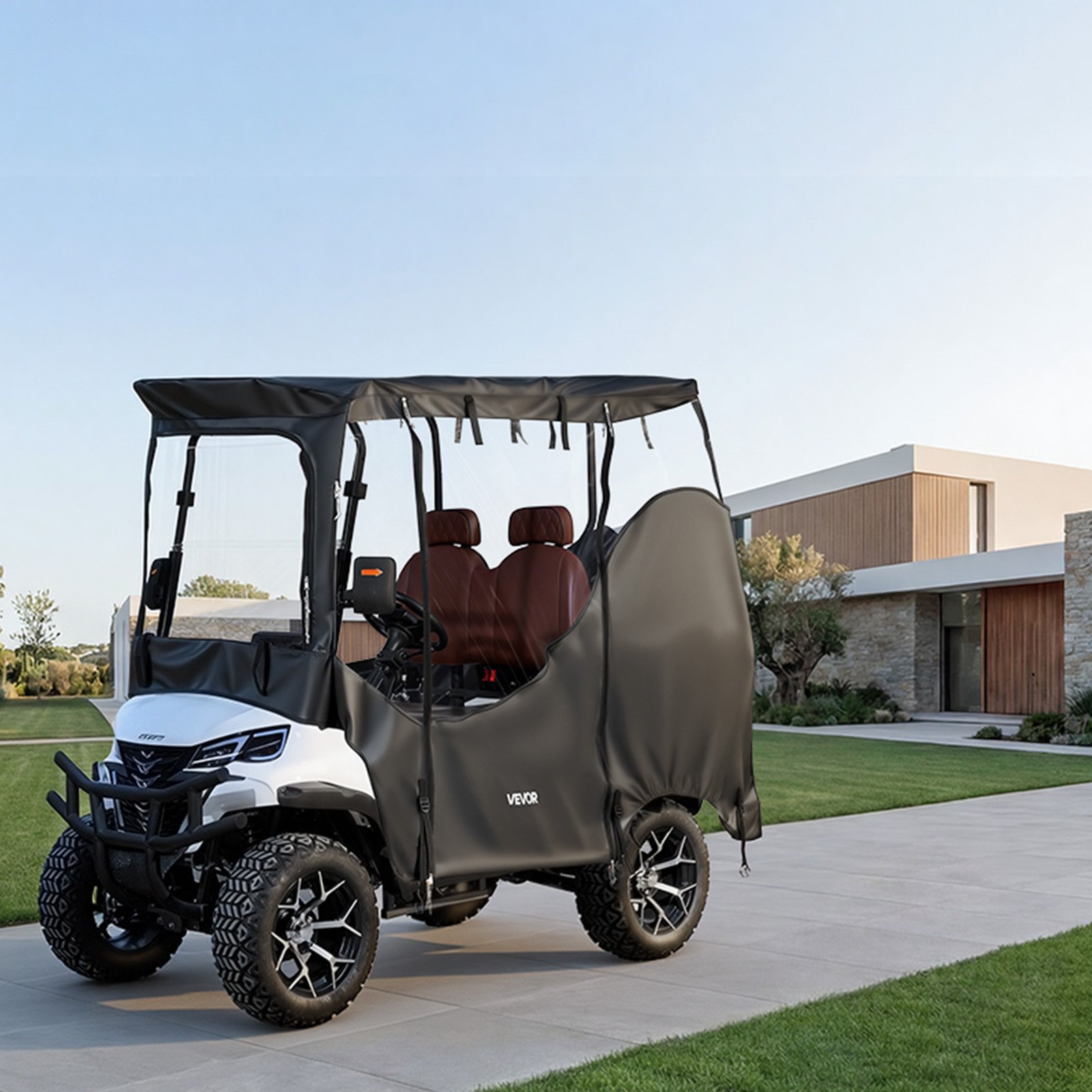 Pokrowiec na wózek golfowy VEVOR widoczny, przeznaczony do wózków golfowych 2-osobowych (większość wózków golfowych marek Club Car, Yamaha, EZGO i Honda), pokrowiec przeciwdeszczowy wykonany z tkaniny Oxford 600D, z powłoką poliuretanową i wiatroszczelnym systemem haczyków