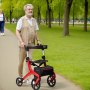 VEVOR Składany chodzik dla seniorów 830-900 mm aluminiowy chodzik z siedziskiem i regulowaną rączką 4-kołowy lekki chodzik do użytku na zewnątrz z torbą do przechowywania nośność 136 kg czerwony