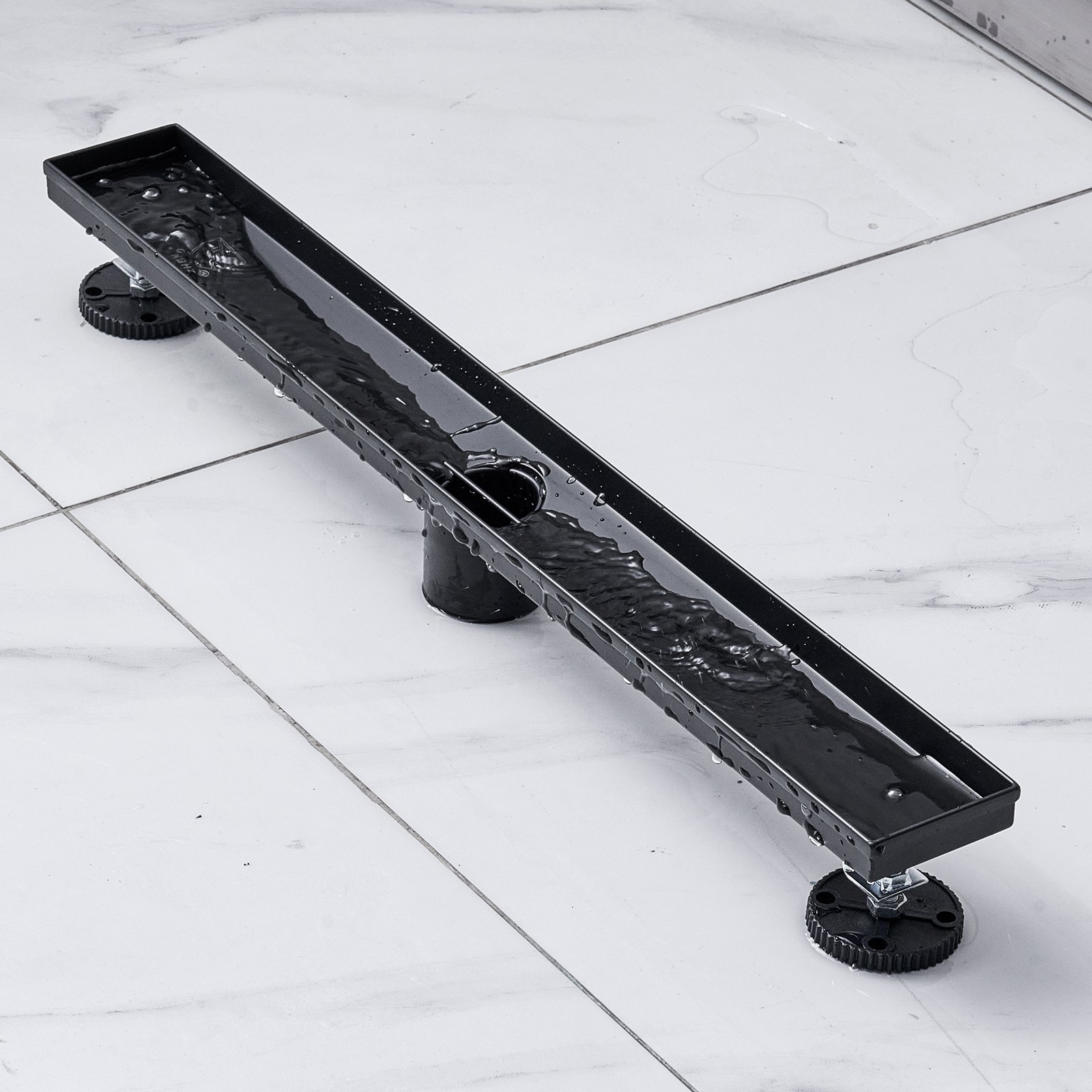 Odpływ prysznicowy VEVOR 609 x 70 x 70 mm Odpływ podłogowy 42,5 l/min Odpływ ze stali nierdzewnej 304 Odpływ prysznicowy z przesunięciem i wkładką do płytek Prostokątny odpływ podłogowy prysznicowy Elegancki odpływ z sitkiem na włosy Czarny