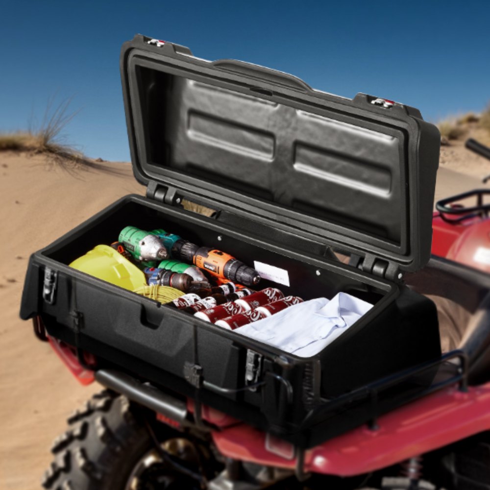 VEVOR Caja de almacenamiento trasera para ATV, 95 L, con respaldo acolchado, LLDPE impermeable y caja de almacenamiento de equipo con cerradura, compatible con la mayoría de los ATV con portaequipajes trasero, compatible con vehículos ATV, UTV y Can-Am.
