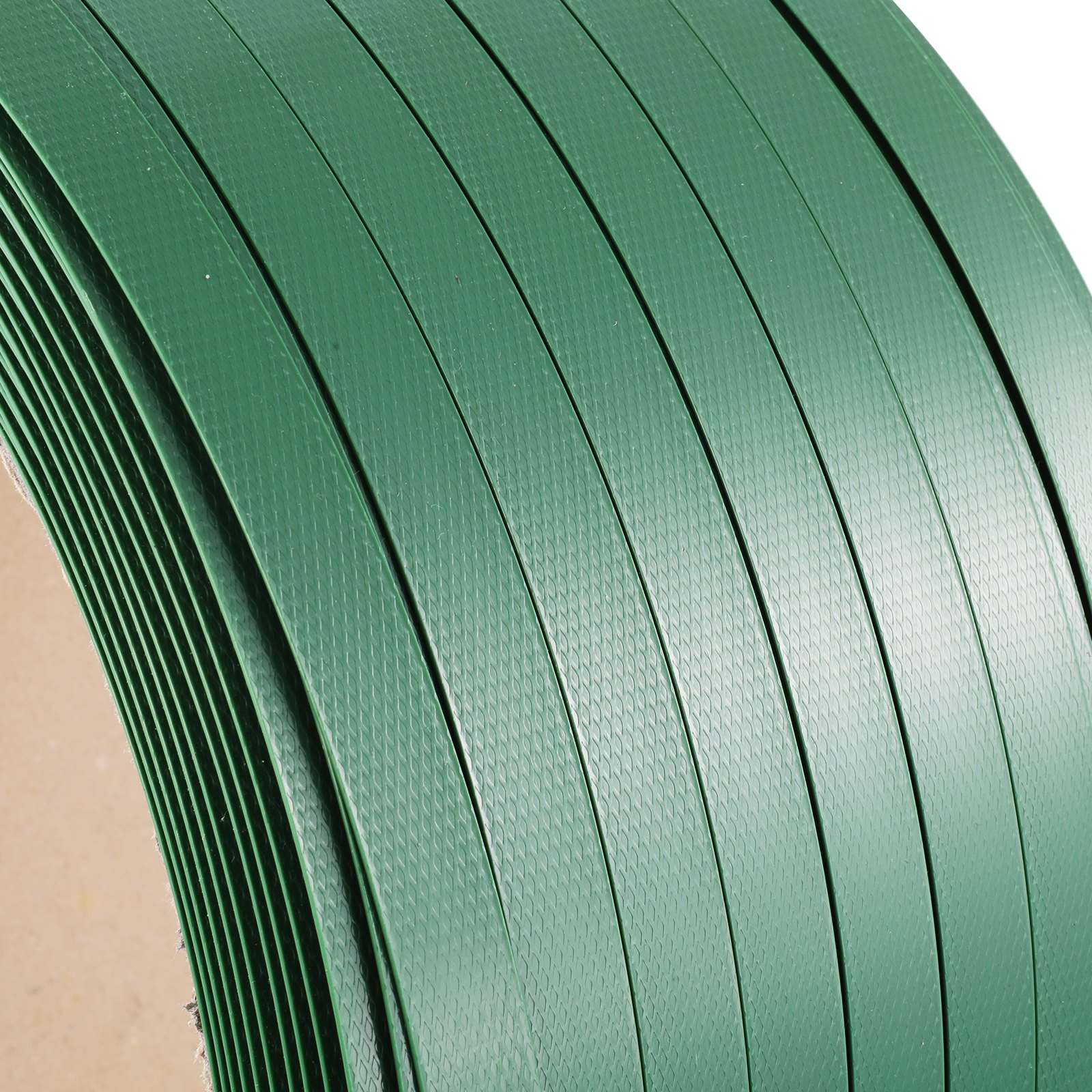 VEVOR Packaging Polyester PET Strapping Roll, 1000' Length x 0.63" Width x 0.03" Thickness, 992 lbs Break Strength, Heavy Duty Banding Pallet Strap Coil, Portable Strong Banding Packing Straps, Green