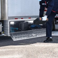 Podvozek nákladního vozu VEVOR, úložný box pickup 60"×17"×18", Heavy Duty Aluminium Diamond Plate Box Tool Box se zámkem a klíči, Vodotěsný úložný box na přívěs se západkou na rukojeti ve tvaru T pro nákladní automobil, dodávku, přívěs
