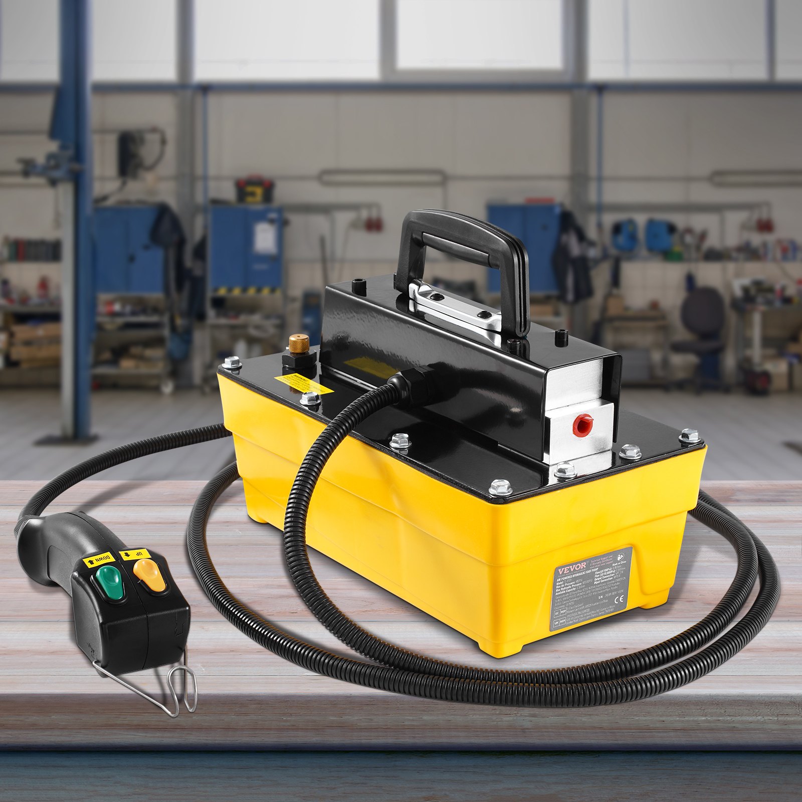 VEVOR 689 bar(10,000PSI) Air Hydraulic Pump, 2.3 L(0.61 Gal) Reservoir, NPT 9.5mm(3/8 In) Oil Outlet, NPT 6.4mm(1/4 In) Inlet, Plastic Air Hydraulic Pump with Remote Control Actuator, for Automobile Frame Machine & Hydraulic Press