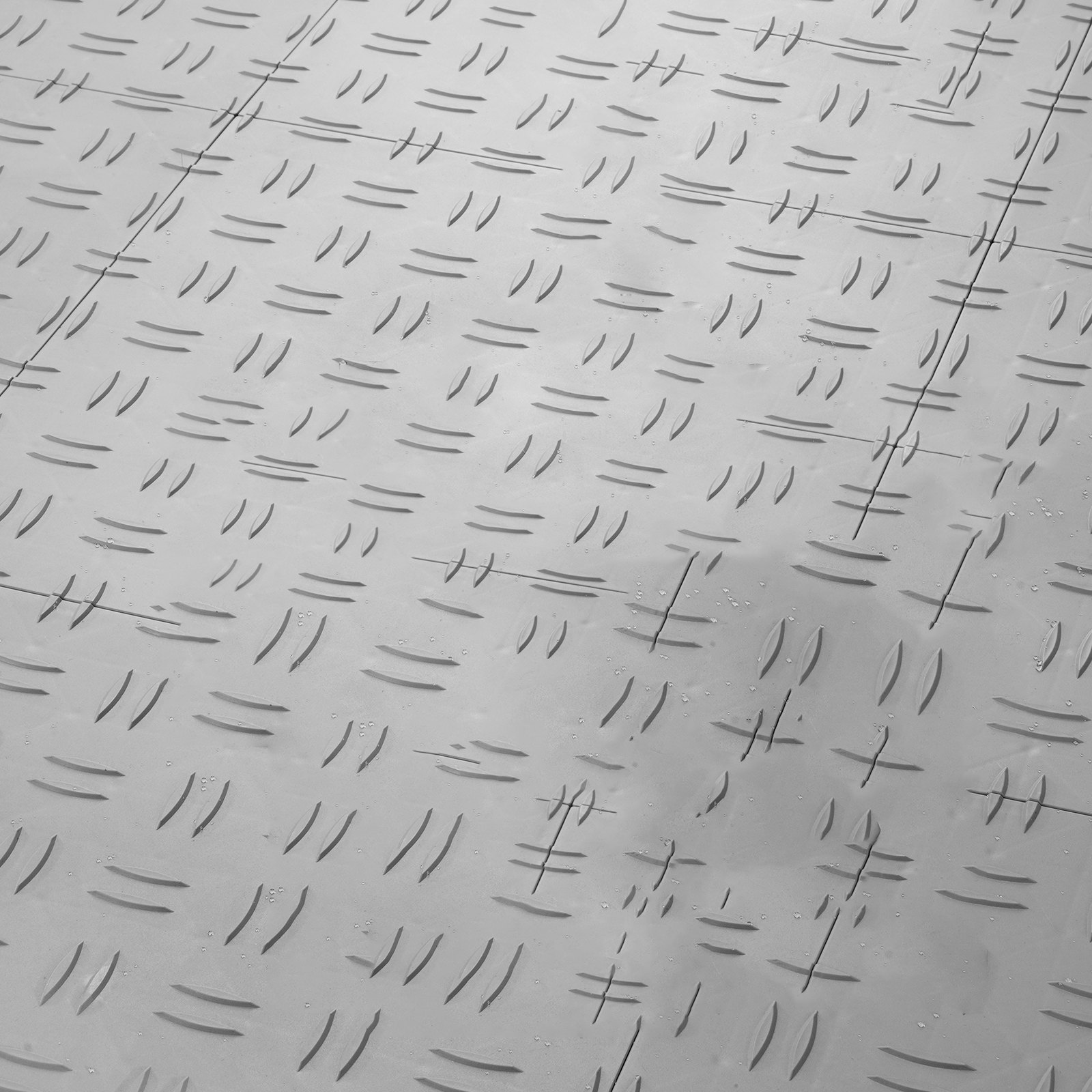 VEVOR Garage Tiles Interlocking, 12 x 12 x 0.53 inch 50 Pack Garage Floor Covering Tiles, Non-Slip Double-Sided Texture Garage Flooring Tiles, for Garages, Basements, Repair Shops, Silver