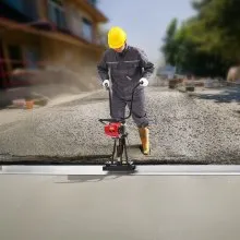 VEVOR Gas Concrete Power Screed, with 2445mm Aluminum Board Straight Edge Bar Set, 4 Stroke Cement Finishing Vibrating Motor with Height Adjustable Handles, High Efficient Concrete Tools 6500RPM