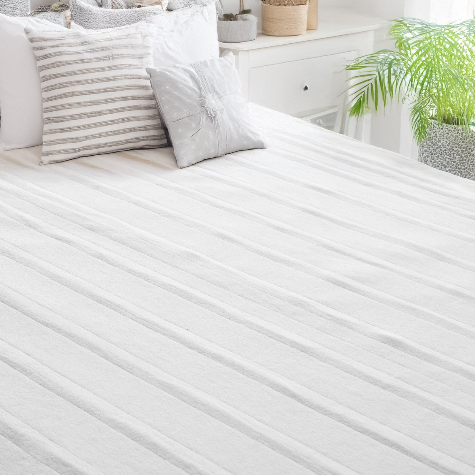 VEVOR Heated Mattress Pad, 54 x 75 in, Full Size Electric Bed Warmer with 1-5 Heat Settings Control, 10-Hour Auto Shut Off, Machine-Wash Breathable Coral Fleece Heating Electric Mattress Sheets, White