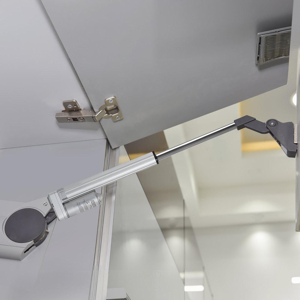 Lineárny aktuátor VEVOR 12V, zdvih 152,4 mm, vodotesný lineárny aktuátor IP65, aktuátory pohybu 3000N 5 mm/s s montážnymi konzolami pre solárne sledovače, priemyselné stroje, otvárače dverí